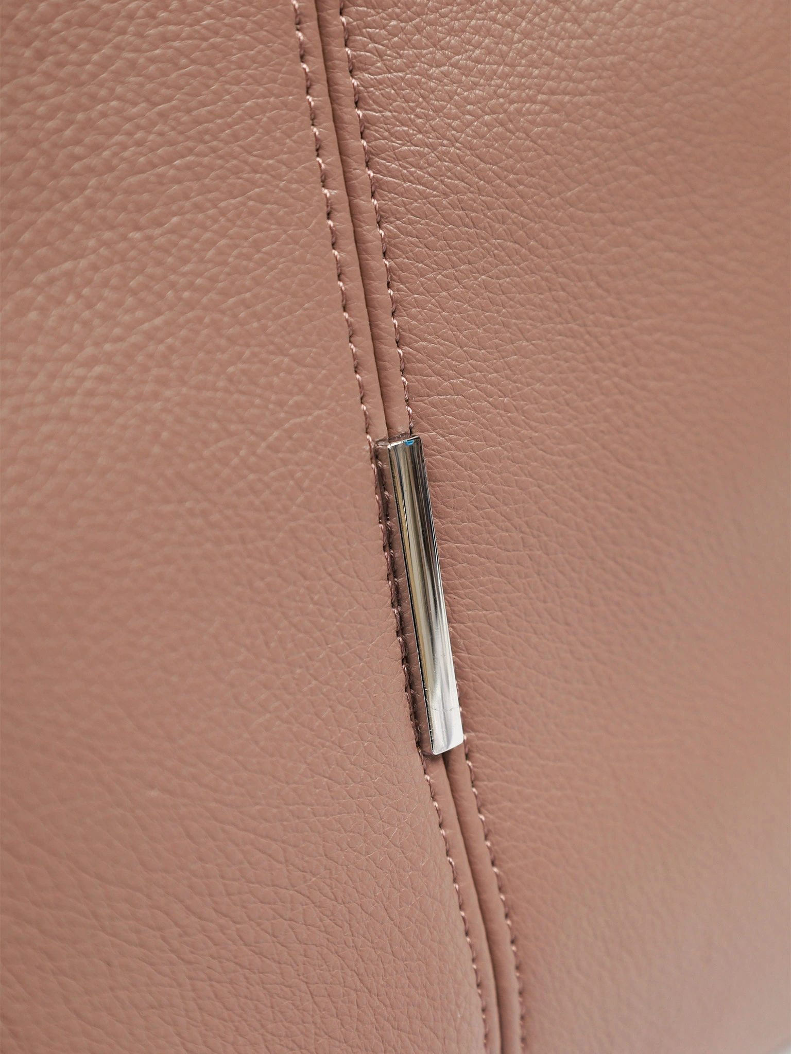 Сумка-кроссбоди с декоративным патчем в ассортименте